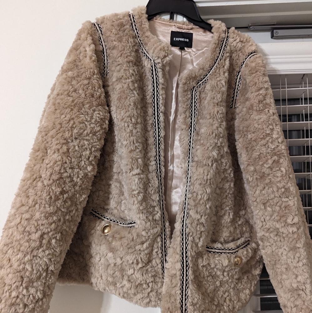 Express Coat Faux Fur Brown NWOT Size XL Pockets Hook-an-eye Closures